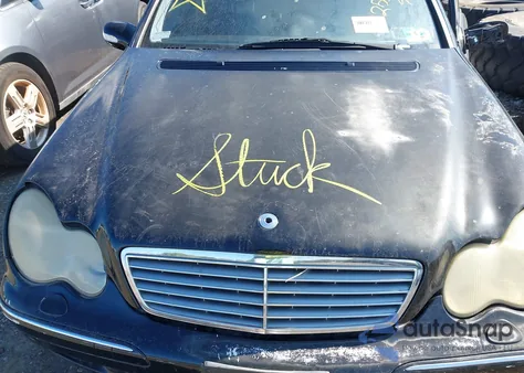 2002 Mercedes-Benz C 320 from USA, damaged, VIN WDBRF64J62F240972